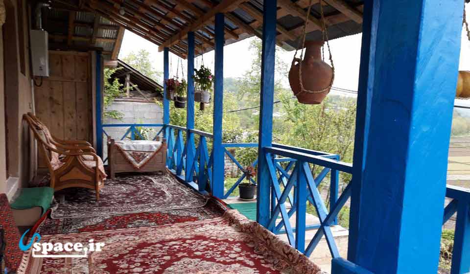 نمای تراس اقامتگاه بوم گردی گلبند - رودبار - روستای میرزاگلبند